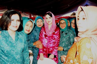 Arumi Bachsin Hadiri Puncak Peringatan HKG-PKK Tingkat Nasional Ke 47 di Padang