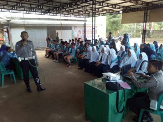 TMMD KODIM SAMPANG SOSIALISASIKAN TERTIB BERKENDARAAN