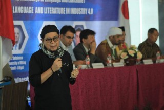 ECKLL VII Kupas Isu Terkini Bahasa dan Sastra di Era Revolusi Industri ke 4