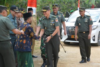 KUNJUNGAN KERJA KADISPENAD KE KODIM 0828/SAMPANG