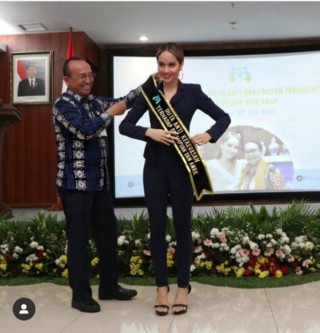 Cinta Laura Dinobatkan jadi Duta Anti Kekerasan Terhadap Perempuan dan Anak