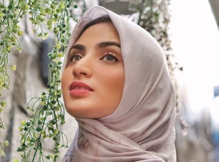 Jangan Sampai Halangi Wudu, Ini Cara Cek Produk Makeup Halal untuk Muslimah Sejati