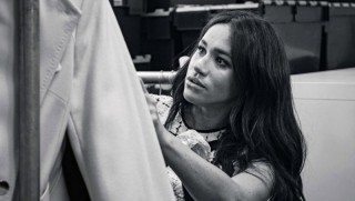 Dari Editor Fashion, Meghan Markle Lansir Koleksi Pakaian Kerja untuk Amal