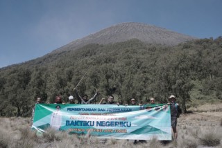 Jatim CETTAR Berkibar di Mahameru Puncak Tertinggi Tanah Jawa