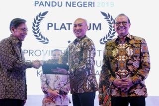 Pemprov Jatim Raih Penghargaan APN 2019  Sebagai Provinsi Dengan Tata Kelola Pemerintahan Terbaik