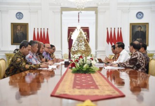 Presiden Jokowi Terima Pimpinan KPU di Istana Merdeka