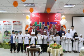 Peringati Ulang Tahun yang ke 8, OJK Gelar Tasyakuran Bersama Anak Yatim