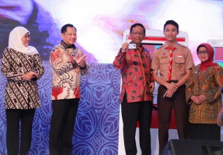 Mudah dan Cepat Provinsi Jatim Jadi Pelopor Percontohan Cetak Dokumen Kependudukan Melalui ADM