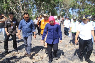 Tinjau Pansela, Khofifah Pastikan JLS Lot 9  Selesai Digarap Tahun 2022