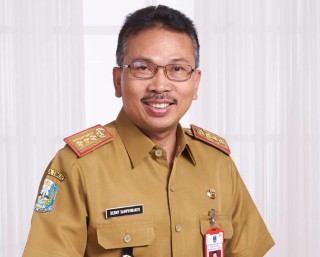 Pegawai dan Masyarakat Sekitar OPD Prov. Jatim Diajak Nobar Final Piala Gubernur 2020