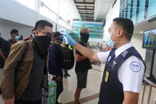 Kerja bersama, kolaborasi instansi Bandara Juanda cegah penyebaran corona