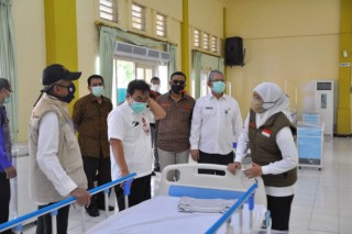 Khofifah Tinjau langsung RS Darurat Milik Pemprov Jatim di Puslitbang Humaniora