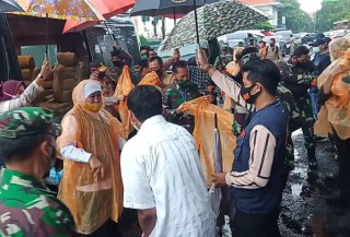 Pangkogabwilhan II dan Gubernur Jatim Tinjau Rumah Sakit Darurat Jl Indrapura Surabaya