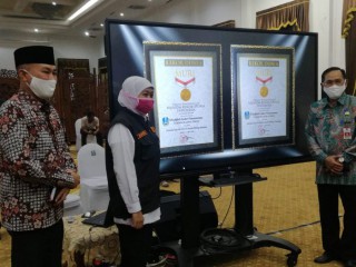 Gubernur Jatim Terima dua Penghargaan Sekaligus Dari Muri