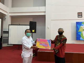 Bandara Udara Juanda Bagikan Ribuan Sembako Serta Masker