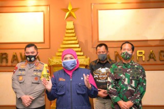 100 Unit Motor Trail dibagikan Khofifah Kepada Kepala Lima Kodim dan Polres