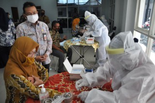 ASN Diskominfo Jatim Jalani Rapid Tes