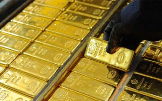 Harga Emas Meroket Didorong Kekhawatiran Gelombang Baru Kasus Corona