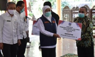 Gubernur Serahkan 26 Ventilator dari USAID Untuk RS Rujukan Covid-19