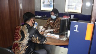 Sambut Hari Pahlawan, KAI Daop 8 Surabaya Bagikan 1.037 Voucher Tiket Gratis KA Bagi Guru dan Nakes