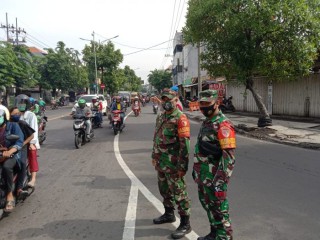 Wadanramil Simokerto Pimpin Razia Protokol Kesehatan.