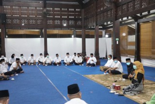 Safari Ramadhan, Gubernur Khofifah Tekankan Pentingnya Silaturrahim "Rembug Nyekrup"