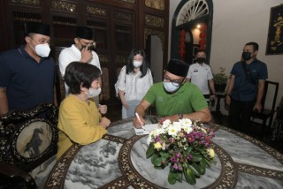 Ridwan Kamil Kunjungi Rumah Bersejarah Tjong A Fie, Wali Kota Medan Ikut Menemani