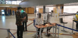 Wagub Semangati Para Petugas Taksi Yang Sepi Orde Saat Tinjau Bandara Juanda