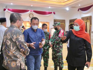 Jelang Pelaksanaan Sholat Idul Fitri 1442 H, Gubernur Khofifah Tegaskan Pelaksanaannya Dengan Protkes Ketat Berbasis Zonasi PPKM Mikro