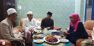 KH Nawawi Abdul Jalil Wafat, Gubernur Jatim : Semua Ummat Muslim Indonesia Berduka