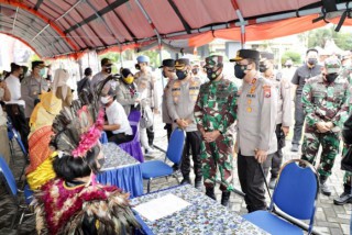 Percepat Proses Vaksinasi, Kapolda Jatim: Sesuai Intruksi Panglima TNI dan Kapolri Kami Akan Buka Gerai Vaksinasi