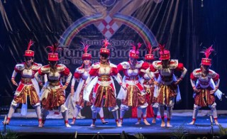 Penonton Shanghai-Cina Kagum Tarian Kesenian “Jabang Putri” Asal Indonesia
