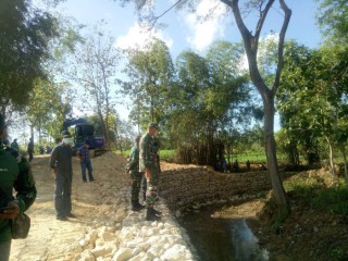 Kasrem 084/Bhaskara Jaya Tinjau Lokasi Giat Fisik TMMD Ke 111 di Desa Siwalan