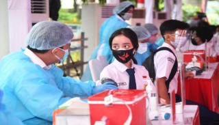 Ribuan Siswa SMPN 1 Dan SMPN 6 Laksanakan Vaksinasi Tahap Pertama