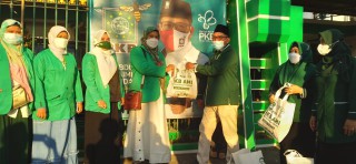 Harlah ke 23, DPC PKB Surabaya Bagikan 2300 Sembako dan Daging Qurban