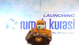 Khofifah : Serapan Pendapatan Provinsi Jatim 2021 Capai 58,31 Naik 11,18 Dibandingkan Tahun 2020 .