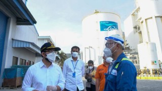 Pastikan Ketersediaan Oksigen untuk RS, Wagub Emil Tinjau PT. Linde Indonesia, Gresik