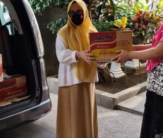 Politisi Partai Gerindra Bagikan Sembako Door To Door di Dapilnya Maupun Diluar Dapil