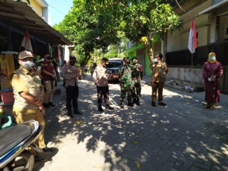 Dandim dan Kapolres Gresik, Pimpin Pemindahan Pasien Isoman Menuju Isoter Gejos