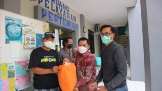 Bantuan Sembako Dari Pemkot Tiba di kecamatan Kenjeran, Abdul Ghoni Pastikan Tepat Sasaran