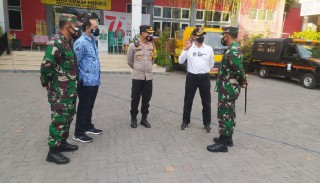 Dandim Pimpin Apel Gelar Kegiatan Penyaluran Sembako dan Pemindahan Pasien Isoman ke Isoter (Rumah Sehat)