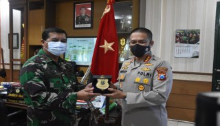 Danrem 084/BJ Sambut Hangat Kapolrestabes Surabaya.