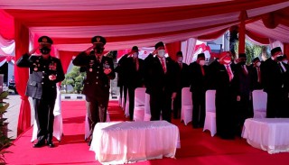 Walaupun Secara Terbatas Pelaksanaan Upacara Hut Kemerdekaan HUT RI Ke 76 di Gresik Tetap Berjalan Khidmat