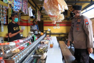 Polda Jatim Terus Ajak Masyarakat Patuhi Prokes