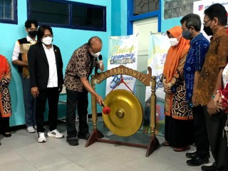 Hari Jadi Ke 38, Smanura Bagikan Sembako Kepada Siswa kurang Mampu