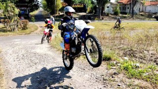 Dandim Gresik Ngetrail Bareng Dandrem 084 Bhaskara Jaya di Desa Tanjung Kedamean