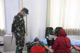 Sambut HUT TNI Ke 76 tahun 2021 Korem 084/BJ bersama Denkesyah 05-04-04 Surabaya gelar baksos donor darah