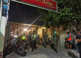 Babinsa Kelurahan Asemrowo Gelar Operasi PPKM Darurat Bersama Tiga Pilar diwilayah