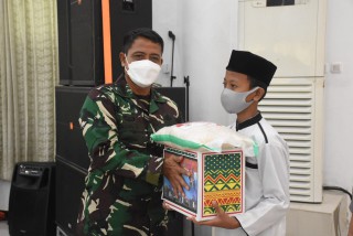 Sambut HUT TNI Ke-76, Korem 084/Bhaskara Jaya gelar baksos pembagian paket sembako