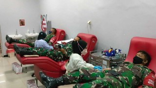 MEMPERINGATI HUT TNI KE 76 TAHUN 2021 KODIM 0817/GRESIK GELAR BANSOS DONOR DARAH.